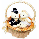 Picture of the Wedding Favors Basket with Bride and Groom Teddy Bears.